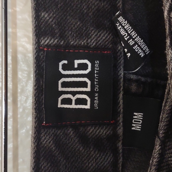 SLIGHTLY USED BDG URBAN OUTFITTERS STYLE MOM SIZE W24 COLOR CHARCOAL - Picture 2 of 9